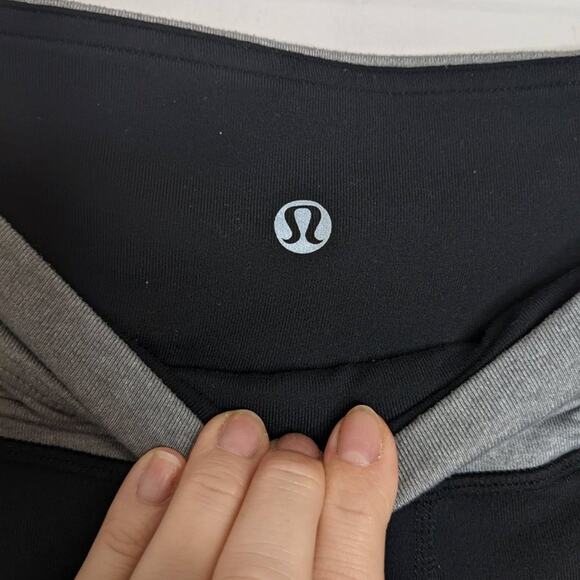 Lululemon Black Gray Reversible Crop Straight Leg Pants Stretch Size 6 - Picture 5 of 7